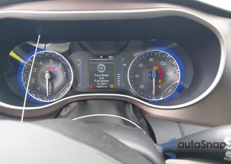 2021 Chrysler Voyager Lxi z USA, uszkodzony, nr VIN 2C4RC1DG2MR505612